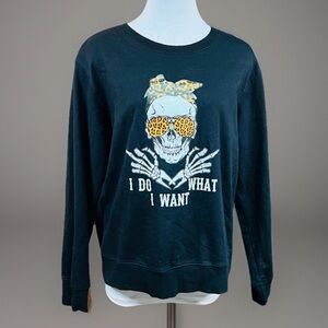Super fun “I do what I want” Black skull crossbones pull over sweatshirt
